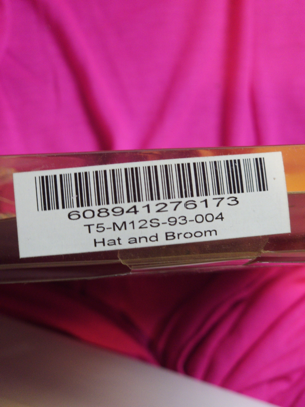 NRFB Tonner Marley Wentworth 12" Witch Hat & Broom Halloween Accessory - Picture 4 of 4